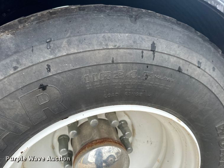 image for item LF9997 2010 Kenworth  T800 semi truck