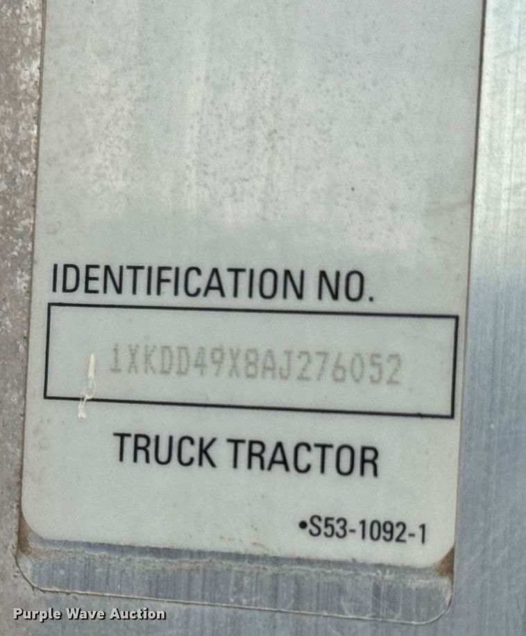 image for item LF9997 2010 Kenworth  T800 semi truck