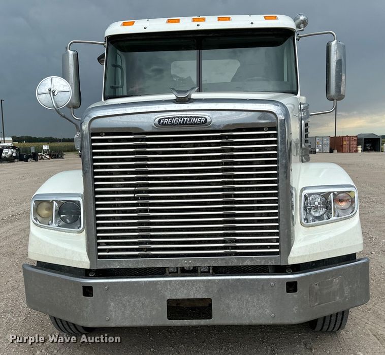 image for item LF9998 2015 Freightliner Coronado 122 semi truck