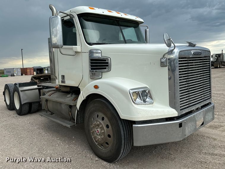 image for item LF9998 2015 Freightliner Coronado 122 semi truck