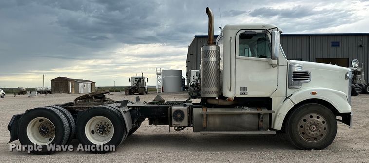 image for item LF9998 2015 Freightliner Coronado 122 semi truck