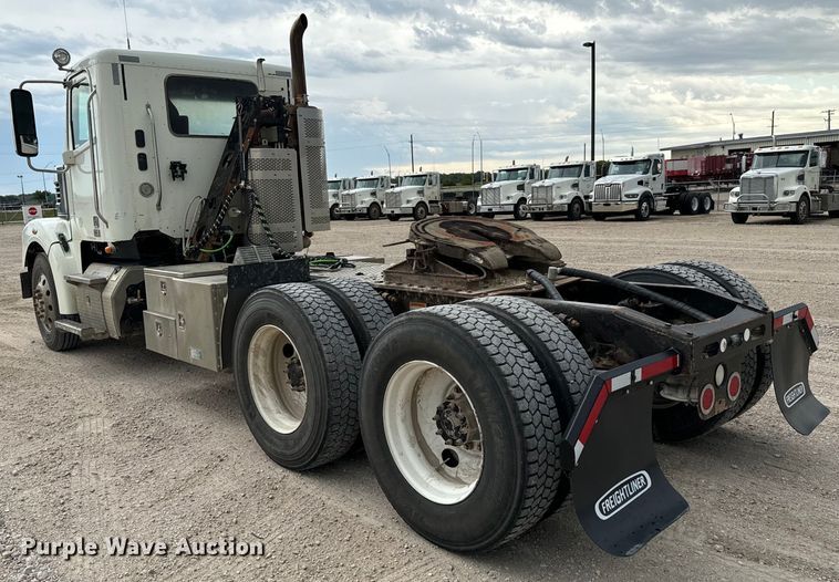 image for item LF9998 2015 Freightliner Coronado 122 semi truck
