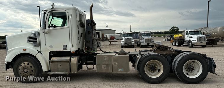 image for item LF9998 2015 Freightliner Coronado 122 semi truck