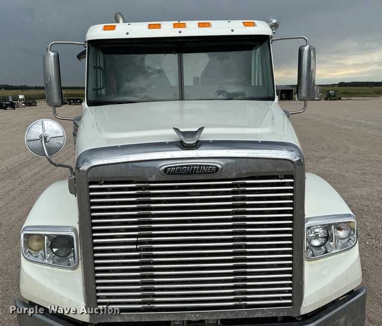 image for item LF9998 2015 Freightliner Coronado 122 semi truck