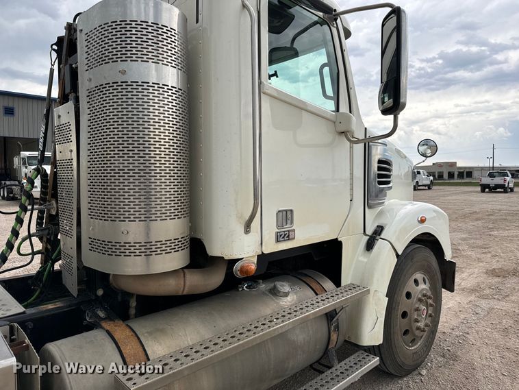 image for item LF9998 2015 Freightliner Coronado 122 semi truck