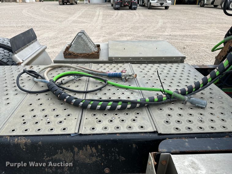 image for item LF9998 2015 Freightliner Coronado 122 semi truck