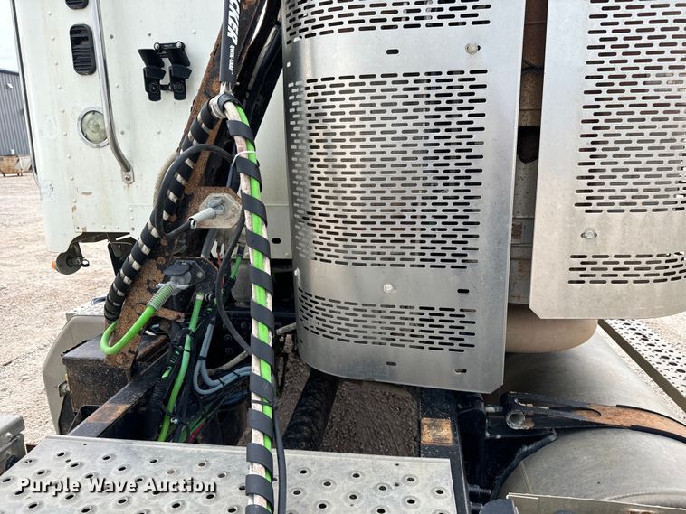 image for item LF9998 2015 Freightliner Coronado 122 semi truck