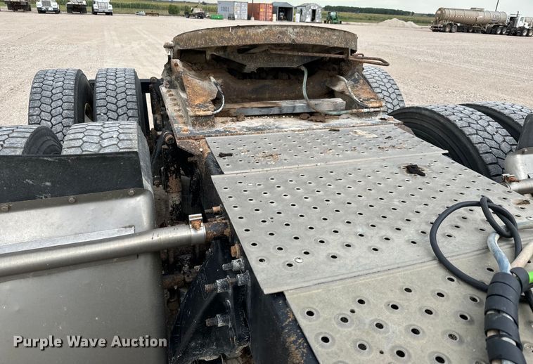 image for item LF9998 2015 Freightliner Coronado 122 semi truck