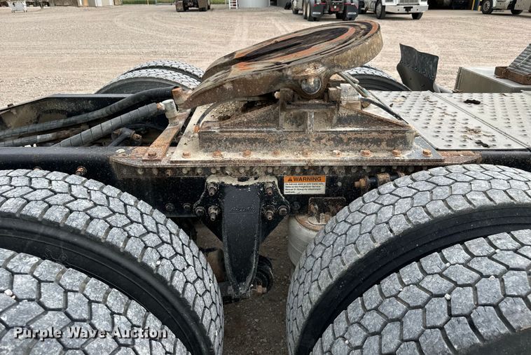 image for item LF9998 2015 Freightliner Coronado 122 semi truck