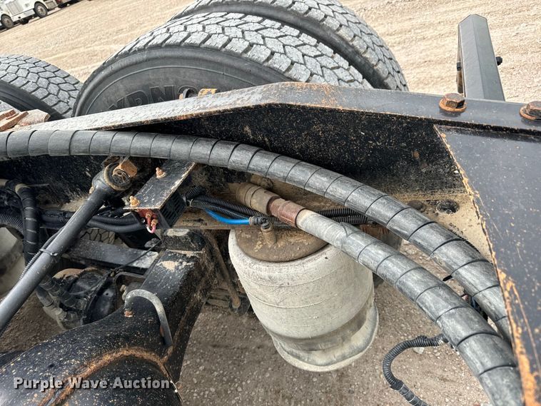 image for item LF9998 2015 Freightliner Coronado 122 semi truck