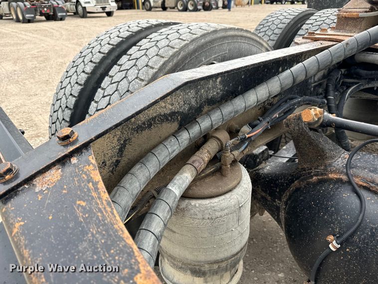 image for item LF9998 2015 Freightliner Coronado 122 semi truck