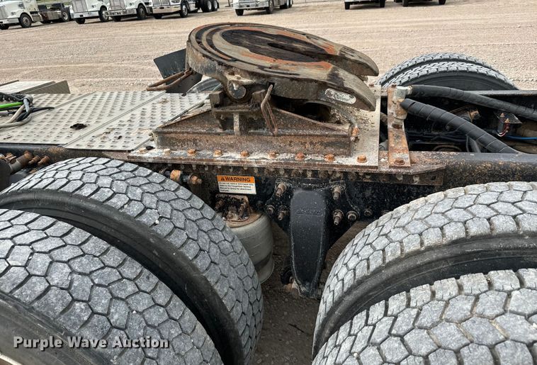 image for item LF9998 2015 Freightliner Coronado 122 semi truck