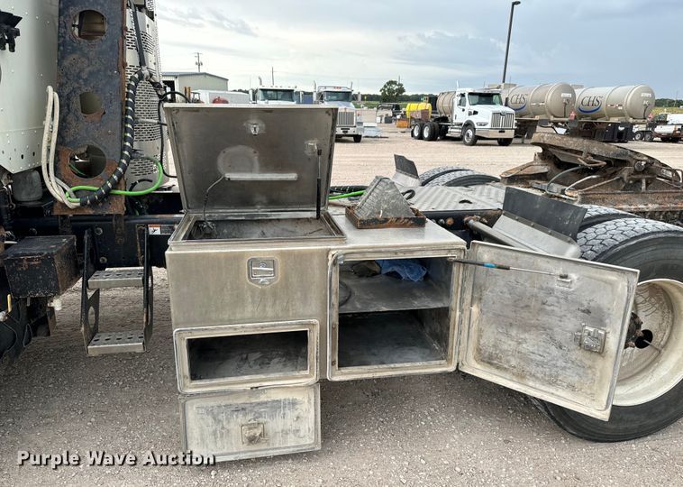 image for item LF9998 2015 Freightliner Coronado 122 semi truck