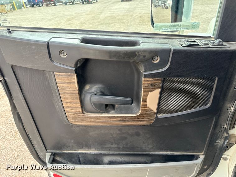 image for item LF9998 2015 Freightliner Coronado 122 semi truck