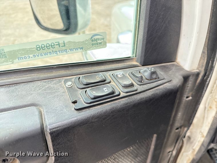 image for item LF9998 2015 Freightliner Coronado 122 semi truck