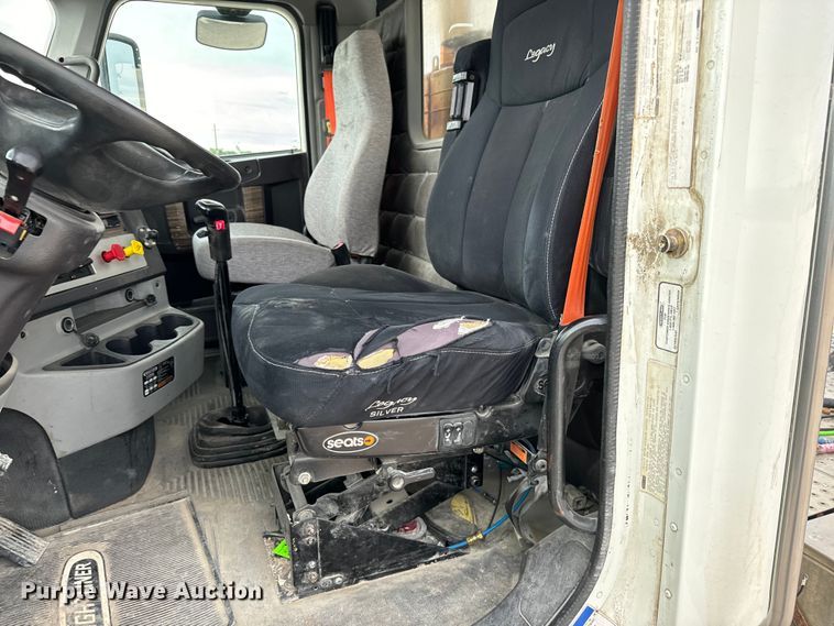 image for item LF9998 2015 Freightliner Coronado 122 semi truck