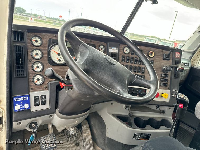 image for item LF9998 2015 Freightliner Coronado 122 semi truck