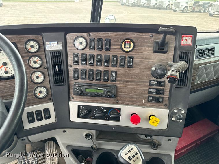 image for item LF9998 2015 Freightliner Coronado 122 semi truck