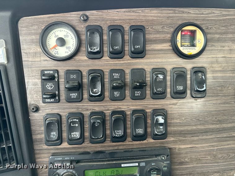 image for item LF9998 2015 Freightliner Coronado 122 semi truck