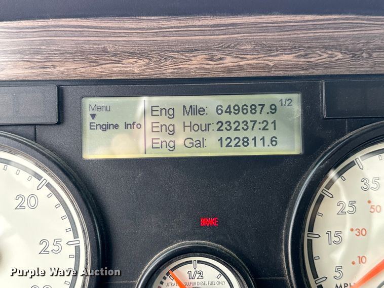 image for item LF9998 2015 Freightliner Coronado 122 semi truck