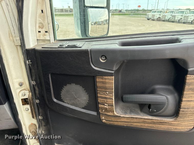 image for item LF9998 2015 Freightliner Coronado 122 semi truck