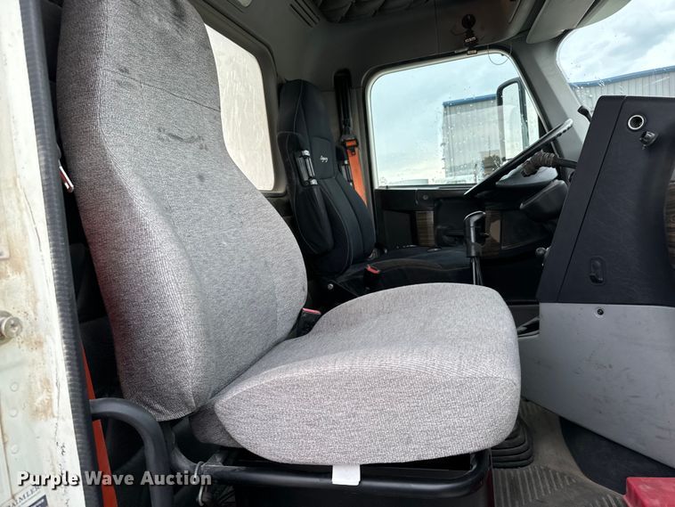 image for item LF9998 2015 Freightliner Coronado 122 semi truck