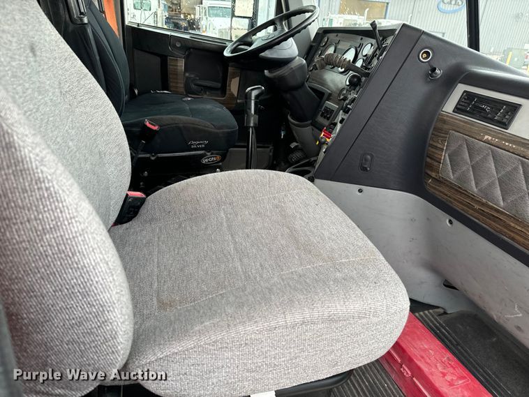 image for item LF9998 2015 Freightliner Coronado 122 semi truck