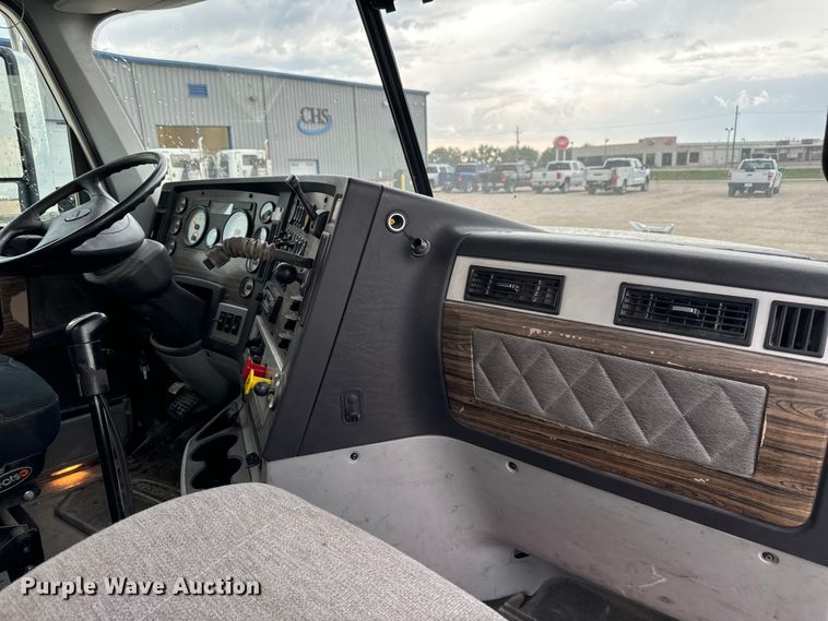 image for item LF9998 2015 Freightliner Coronado 122 semi truck