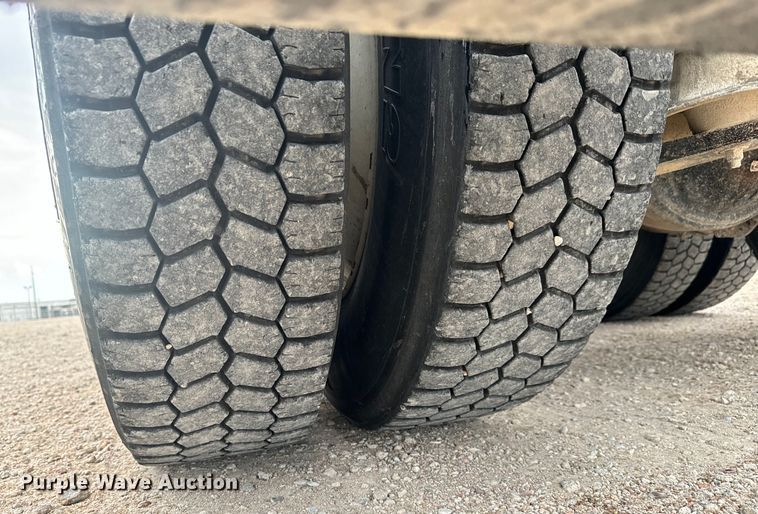 image for item LF9998 2015 Freightliner Coronado 122 semi truck