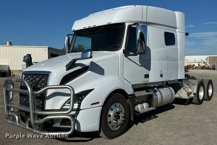 image for item MV9056 2019 Volvo VNL semi truck