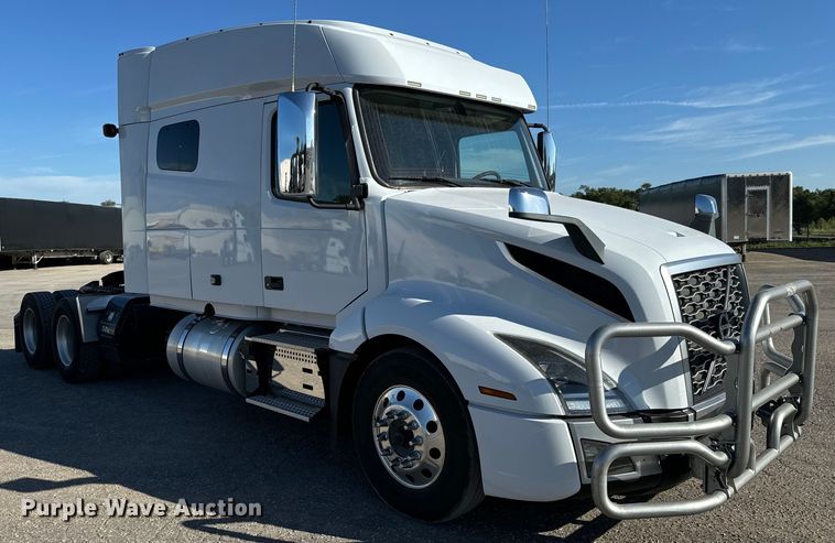image for item MV9056 2019 Volvo VNL semi truck