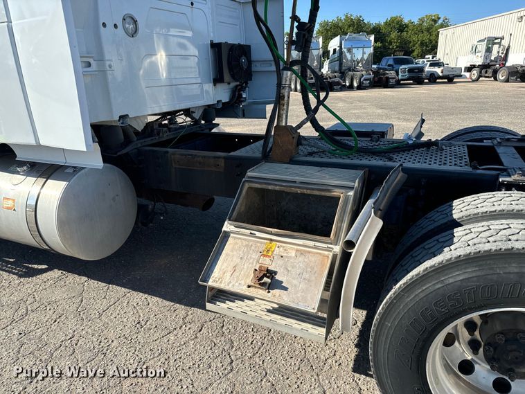 image for item MV9056 2019 Volvo VNL semi truck