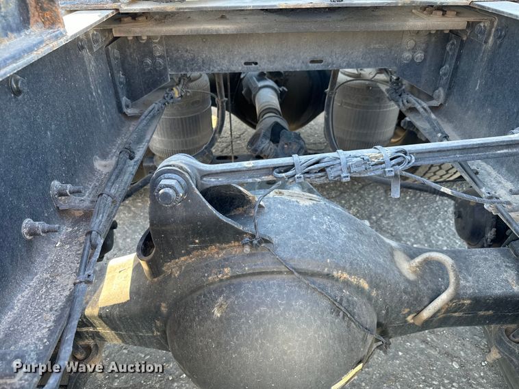 image for item MV9056 2019 Volvo VNL semi truck