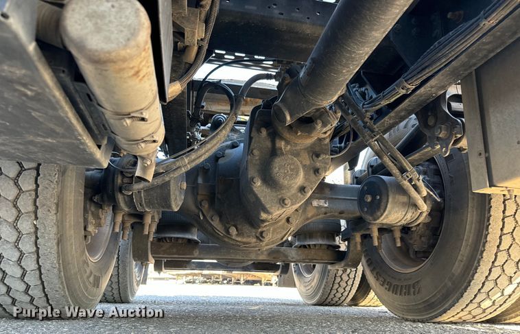 image for item MV9056 2019 Volvo VNL semi truck