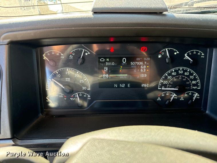 image for item MV9056 2019 Volvo VNL semi truck