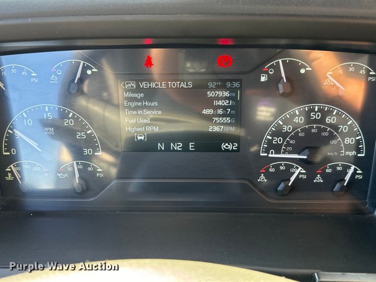 image for item MV9056 2019 Volvo VNL semi truck