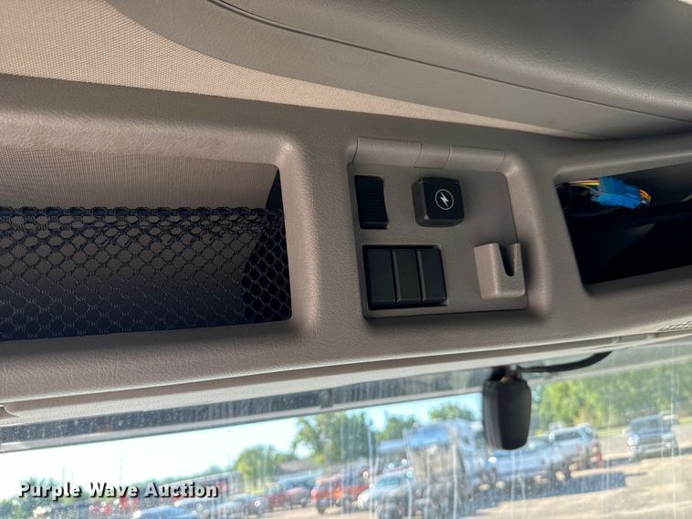 image for item MV9056 2019 Volvo VNL semi truck