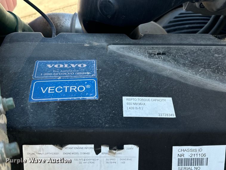 image for item MV9056 2019 Volvo VNL semi truck