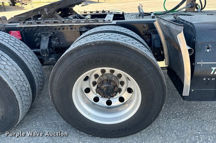 image for item MV9056 2019 Volvo VNL semi truck