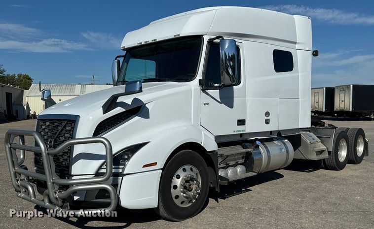 image for item MV9057 2020 Volvo VNL semi truck