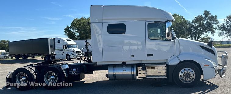 image for item MV9057 2020 Volvo VNL semi truck