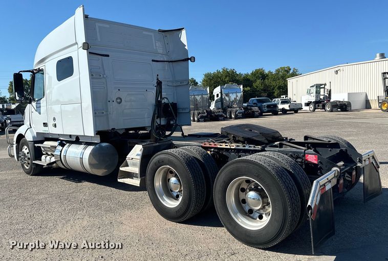 image for item MV9057 2020 Volvo VNL semi truck