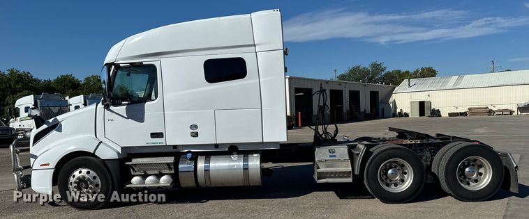 image for item MV9057 2020 Volvo VNL semi truck