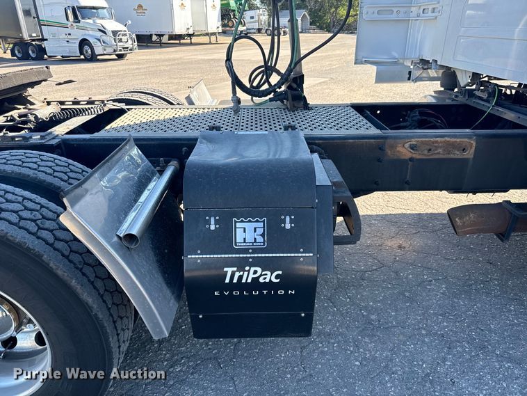 image for item MV9057 2020 Volvo VNL semi truck