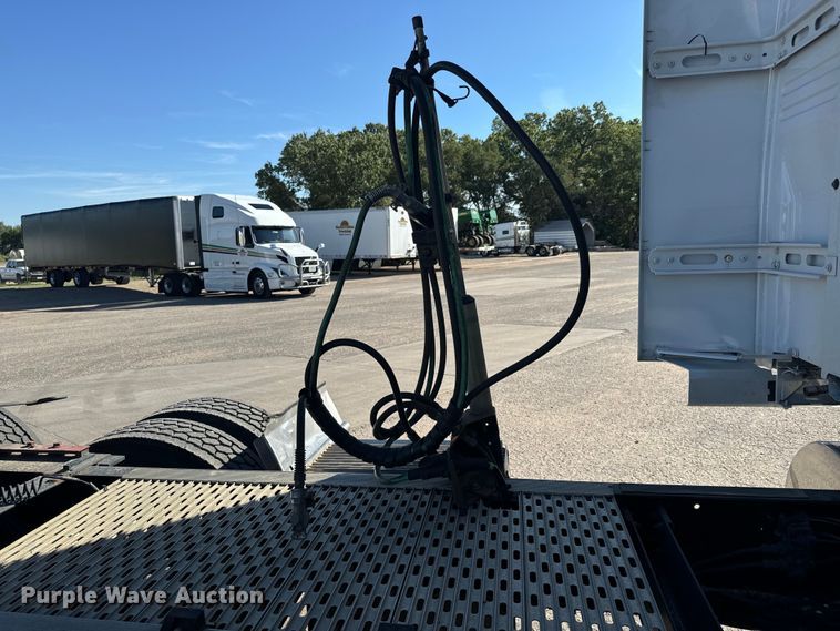 image for item MV9057 2020 Volvo VNL semi truck