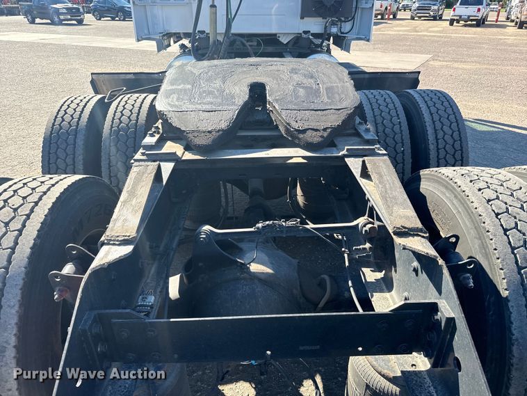 image for item MV9057 2020 Volvo VNL semi truck