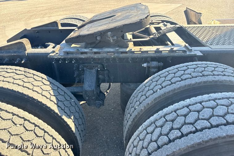 image for item MV9057 2020 Volvo VNL semi truck