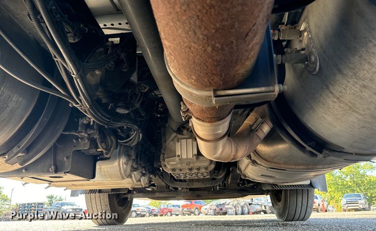 image for item MV9057 2020 Volvo VNL semi truck