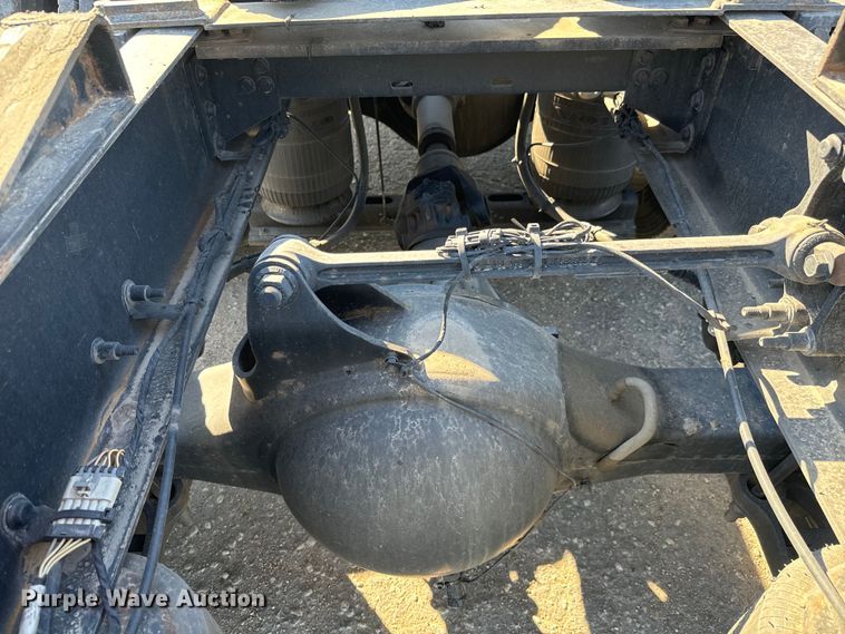 image for item MV9057 2020 Volvo VNL semi truck