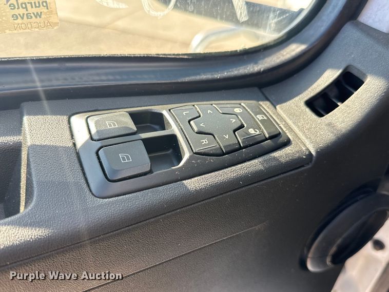 image for item MV9057 2020 Volvo VNL semi truck